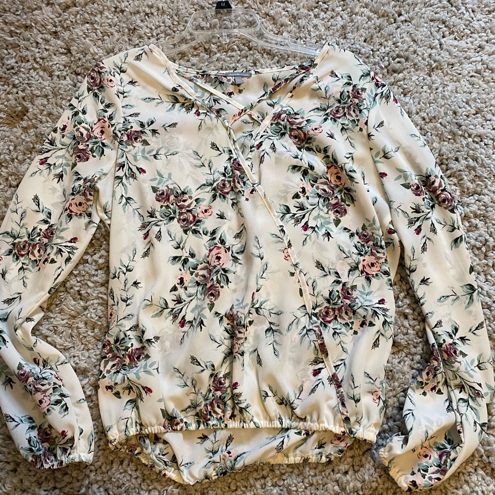 Beautiful silk blouse! 🤍🌸